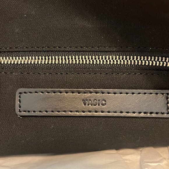 Green Vasic Clutch NWT - Picture 8 of 8